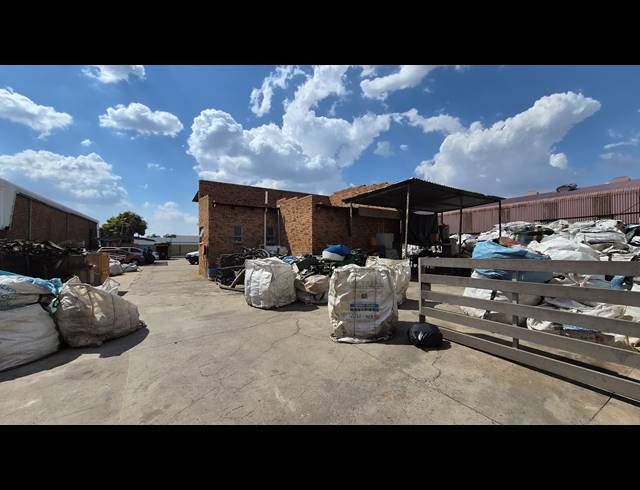 1,396M² WAREHOUSE FOR SALE IN JET PARK